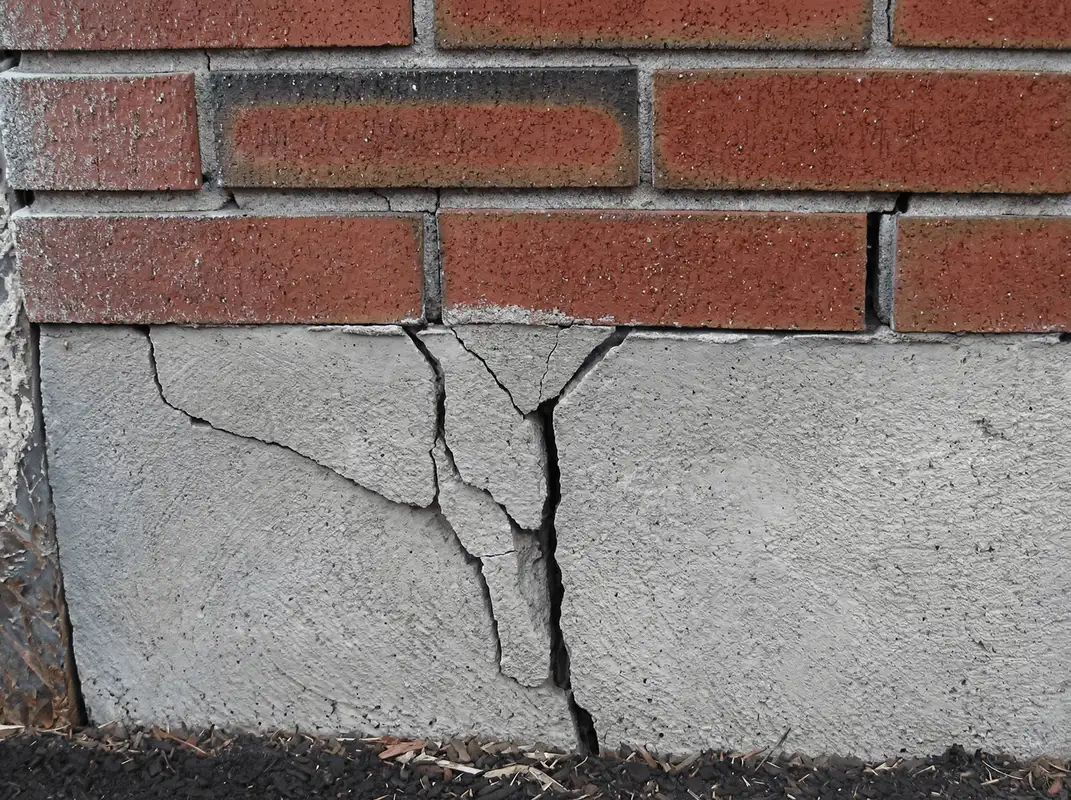 Concrete foundation with serious structural damage in Los Angeles, CA
